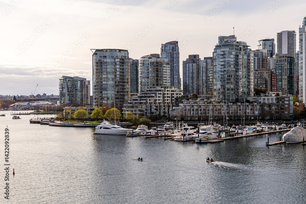 Fototapeta premium Scenic Waterfront View of False Creek in Downtown Vancouver, BC, Canada