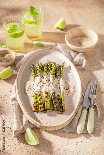 Obraz na płótnie Fresh grilled asparagus with sesame and lime. w salonie