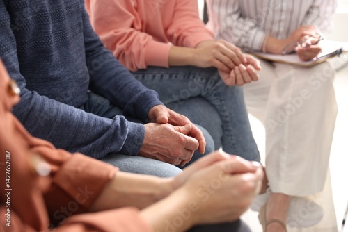 Obraz na płótnie Group of people having psychotherapy session indoors, closeup w salonie