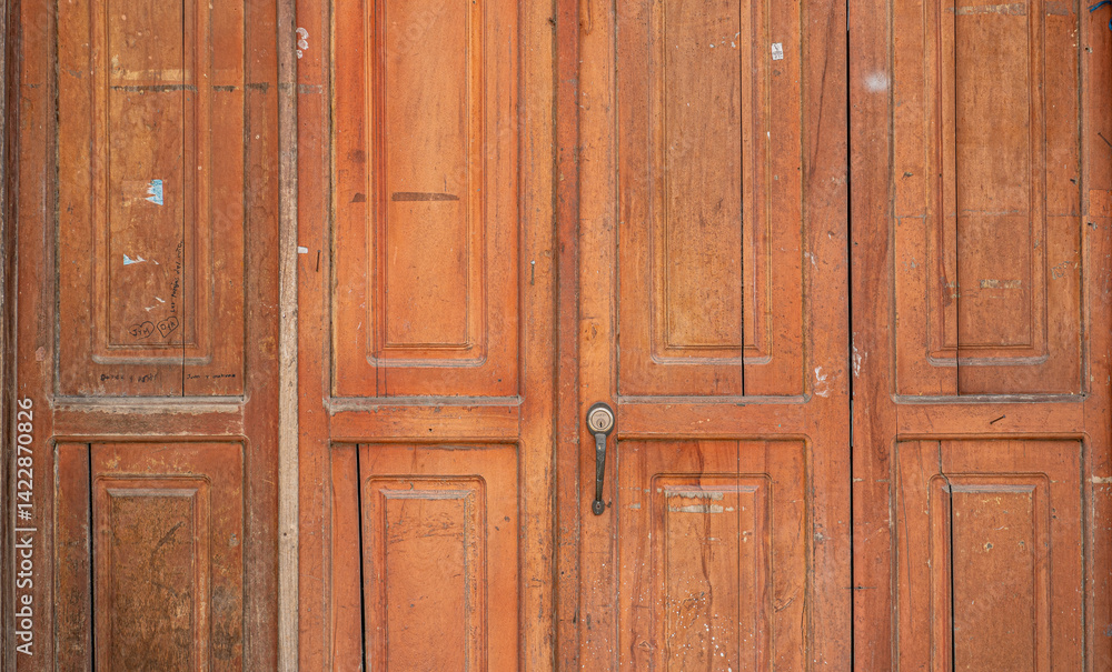 Fototapeta premium Fondo horizontal de tablones de madera rústica y natural - foto de stock