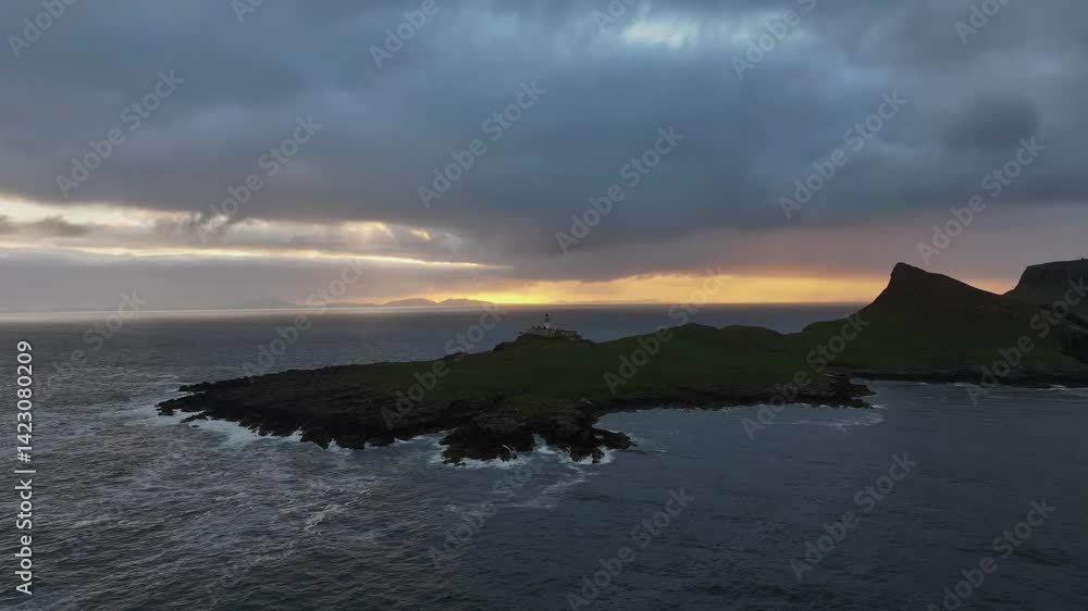 Neist Point Lighthouse – Dramatic Cliffs and Sunset Views on the Isle of Skye Neist Point Lighthouse – Dramatic Cliffs and Sunset Views on the Isle of Skye