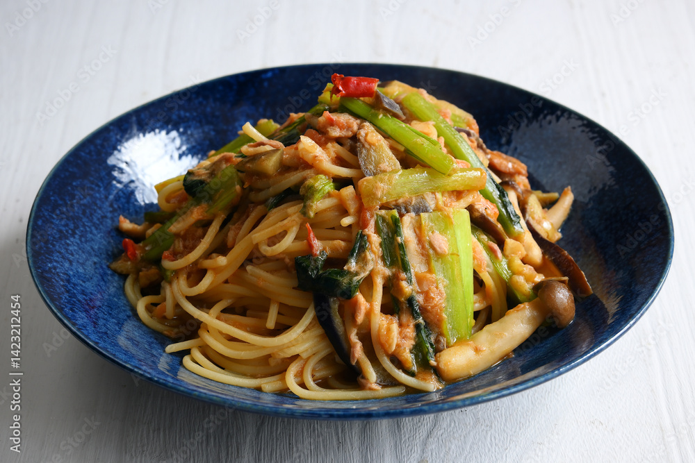 小松菜とシメジのトマトパスタ 小松菜とシメジのトマトパスタ
