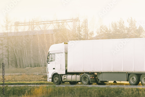 Obraz na płótnie Heavy vehicle transporting goods on highway w salonie