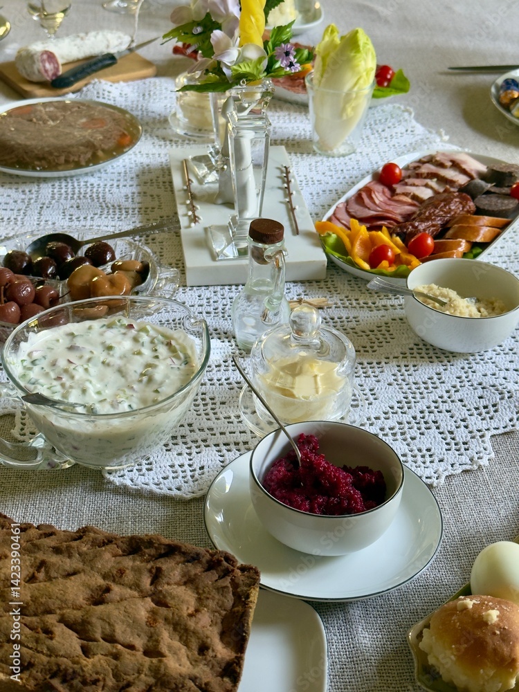 Wielkanoc, stół ze śniadaniem świątecznym