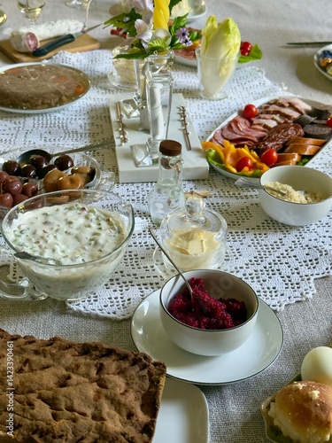 Obraz na płótnie Wielkanoc, stół ze śniadaniem świątecznym w salonie