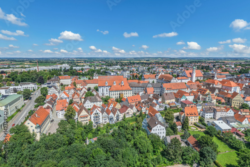 Obraz na płótnie Ausblick auf Dillingen im nordschwäbischen Donauried an einem sonnigen Sommertag w salonie