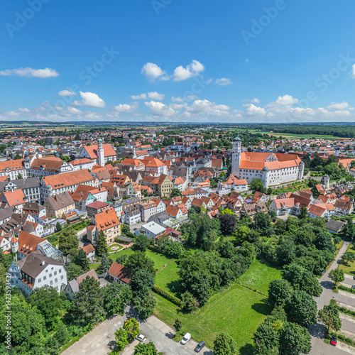 Obraz na płótnie Die schwäbische Kreisstadt Dillingen rund um die Sportanlagen am Donaustadion von oben w salonie