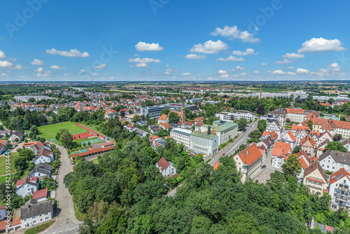 Obraz na płótnie Ausblick auf Dillingen im nordschwäbischen Donauried an einem sonnigen Sommertag w salonie