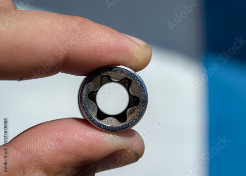 Obraz na płótnie Socket wrench in human hand w salonie