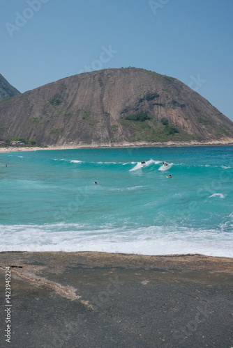 Quadro su tela Praia de Itacoatiara, em Niterói, Rio de Janeiro, em um dia de verão
