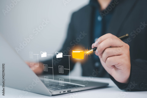 Fotografie Show document management system on laptop