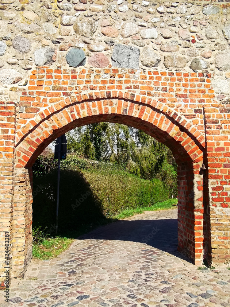 Historische Stadtmauer aus dem 13. Jahrhundert