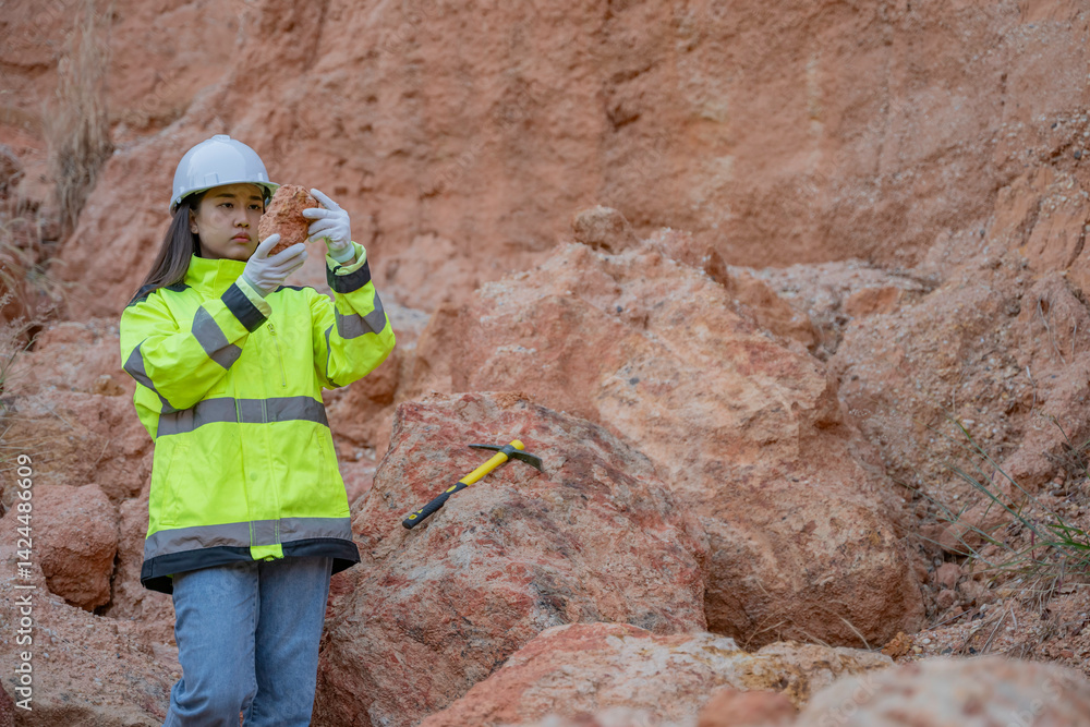 Geologist surveying mine,Explorers collect soil samples to look for minerals,exploring the depths of the earth,analyzing rock formations