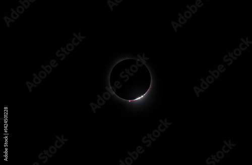 Fotografie Solar Eclipse with Bailey's Beads