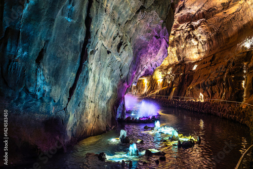 Obraz na płótnie Mira de Aire Caves, Grutas de Mira de Aire at Leiria, Portugal. A set of limestone caves in Porto de Mos w salonie