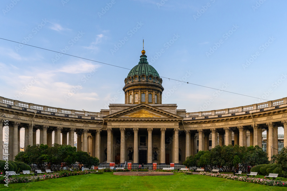 Obraz premium Kazan Cathedral or Kazanskiy Kafedralniy Sobor, a cathedral of the Russian Orthodox Church on the Nevsky Prospekt.