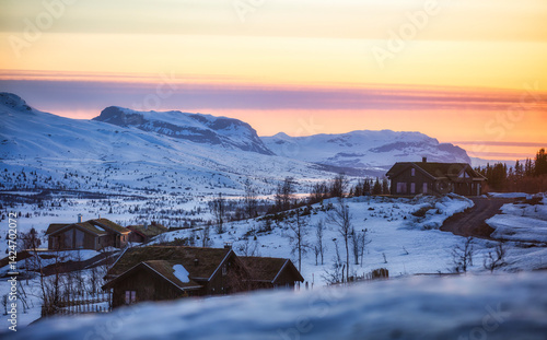 Foto View of the Famous Mountains Grindane and Bergsfjellet in Vang Municipality in V