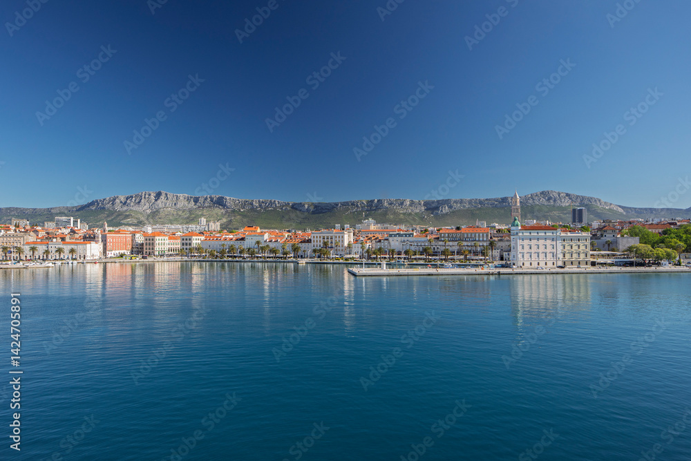 Fototapeta premium City of Split, Croatia in early morning - waterfront from the ferry