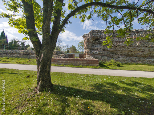 Obraz na płótnie Ruins of Roman fortifications in a town of Hisarya, Bulgaria w salonie