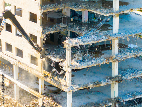 Obraz na płótnie Aerial photo live demolition of a building w salonie