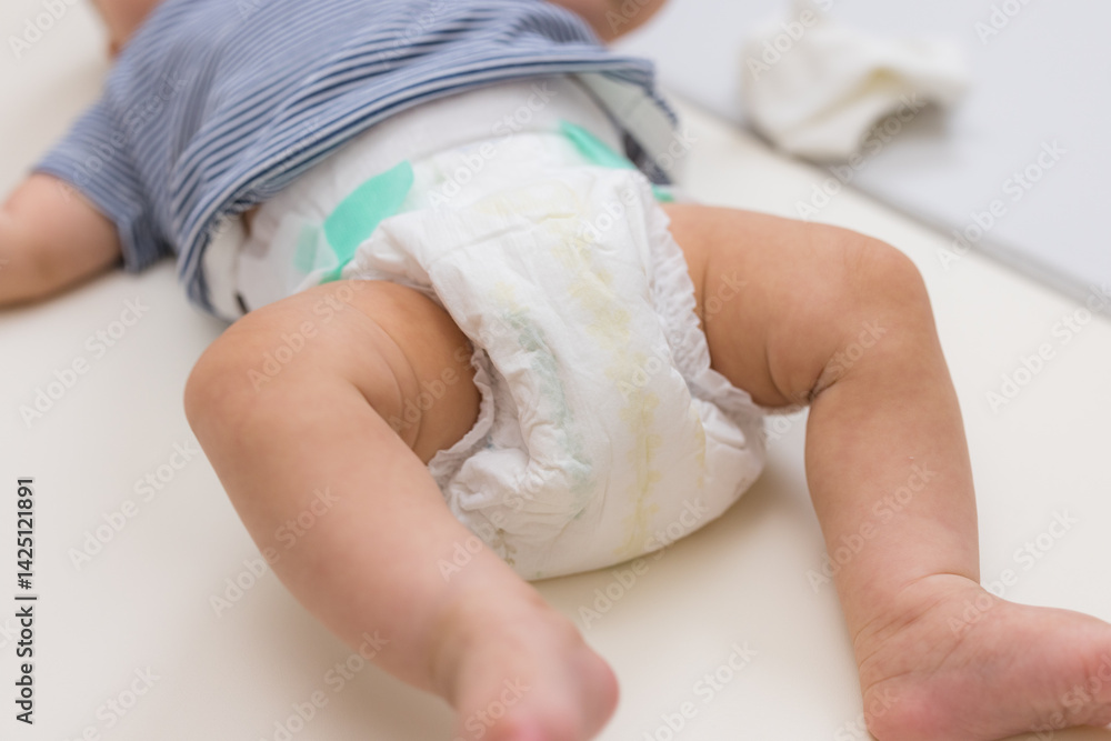 Baby Diaper with Wetness Indicator Line Feature