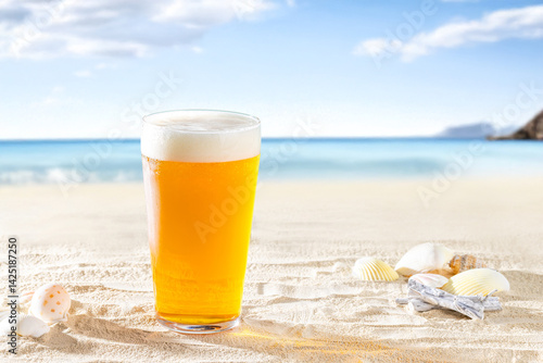 ビールと砂浜　Beer and beach
