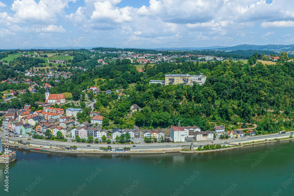 Ausblick aus der Vogelperspektive auf die Dreiflüssestadt Passau im östlichen Niederbayern