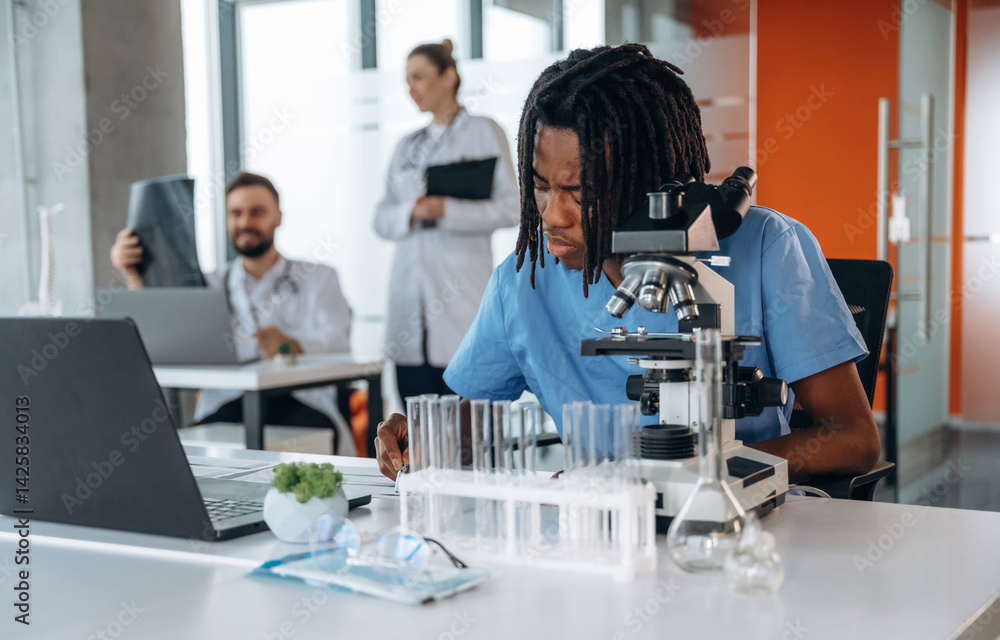 Obraz premium Professional microscope is on the table. Doctors are in the clinic