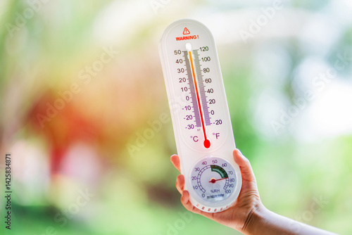 Fotografía Measuring high temperatures handheld thermometer in nature informative bright en