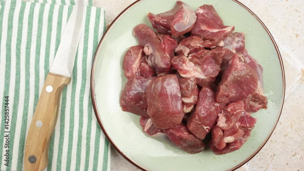 morceaux d'agneau crus, en gros plan morceaux d'agneau crus, en gros plan