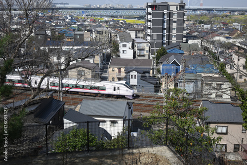 Wallpaper Mural 松戸市街と常磐線、E657系、戸定ヶ丘歴史公園から Torontodigital.ca