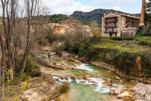 Obraz na płótnie River that passes next to the town of Beceite in the area of Matarrana, Teruel. w salonie