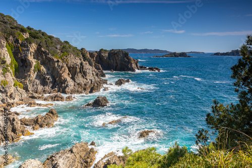 Randonnée le long des falaises de la Presqu'île de Giens au sud de la France
