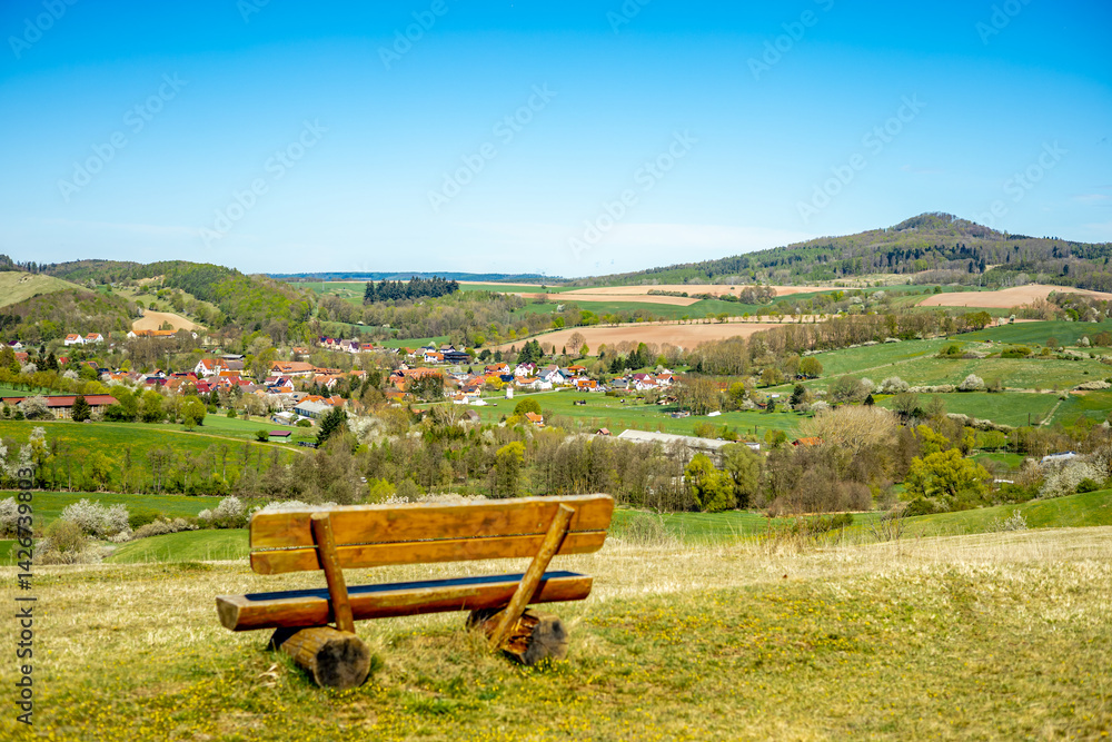 Frühlingshafter Spaziergang an einem herrlichen Sonnentag in der Thüringer Rhön bei Hümpfershausen - Thüringen - Deutschland