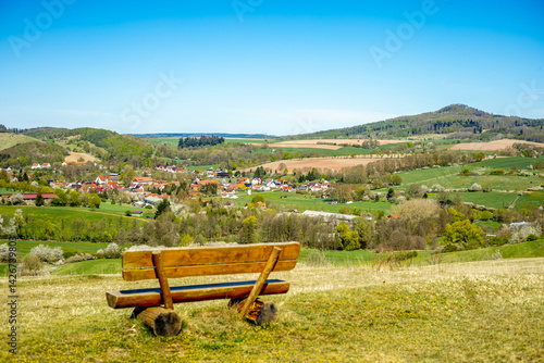 Obraz na płótnie Frühlingshafter Spaziergang an einem herrlichen Sonnentag in der Thüringer Rhön bei Hümpfershausen - Thüringen - Deutschland w salonie