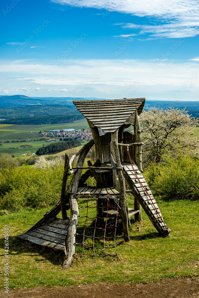 Frühlingshafter Spaziergang an einem herrlichen Sonnentag in der Thüringer Rhön bei Hümpfershausen - Thüringen - Deutschland