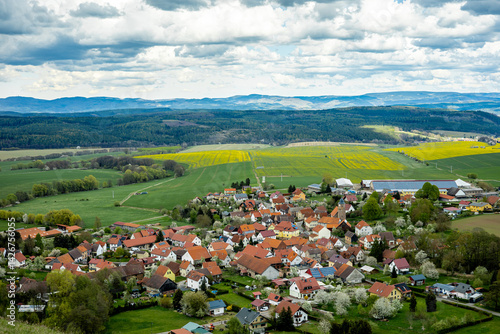 Obraz na płótnie Frühlingshafter Spaziergang an einem herrlichen Sonnentag in der Thüringer Rhön bei Hümpfershausen - Thüringen - Deutschland w salonie