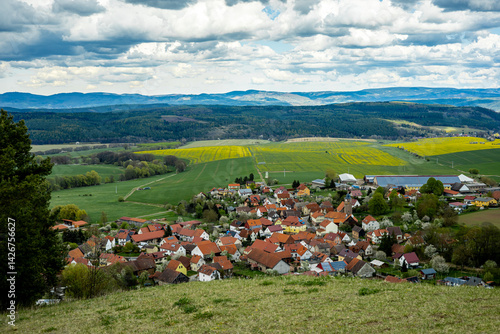 Obraz na płótnie Frühlingshafter Spaziergang an einem herrlichen Sonnentag in der Thüringer Rhön bei Hümpfershausen - Thüringen - Deutschland w salonie