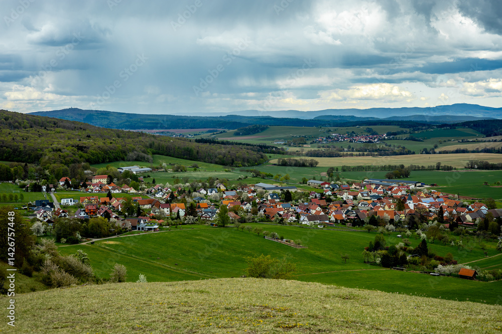 Frühlingshafter Spaziergang an einem herrlichen Sonnentag in der Thüringer Rhön bei Hümpfershausen - Thüringen - Deutschland