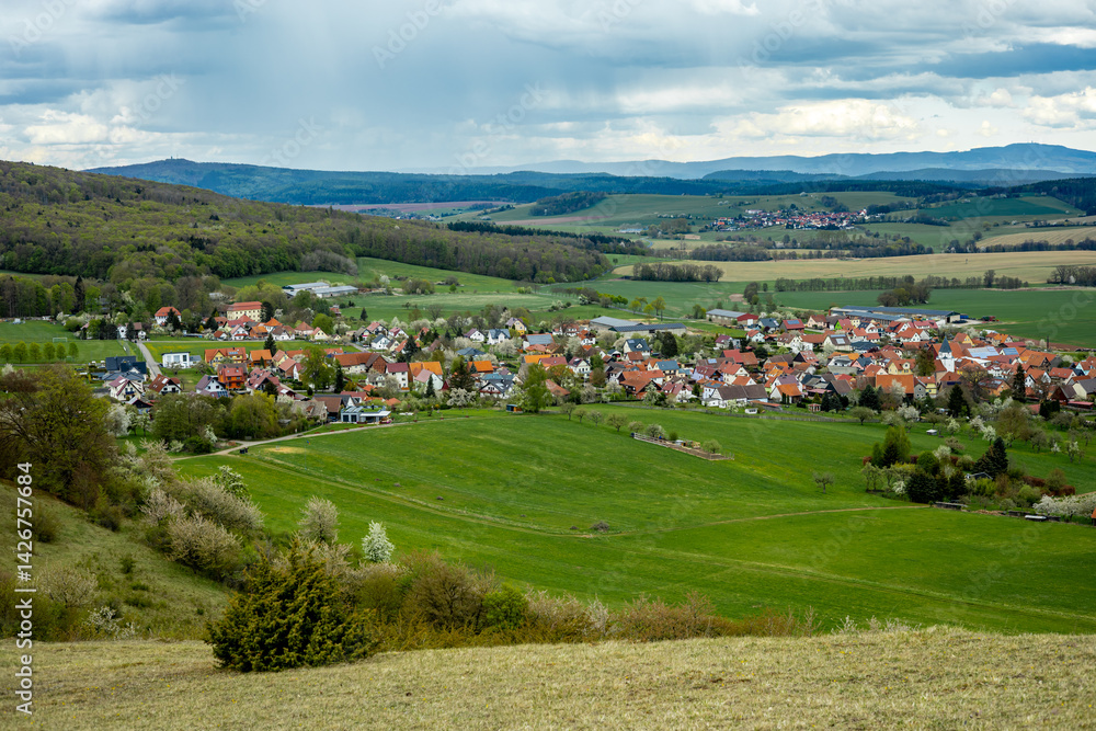Frühlingshafter Spaziergang an einem herrlichen Sonnentag in der Thüringer Rhön bei Hümpfershausen - Thüringen - Deutschland