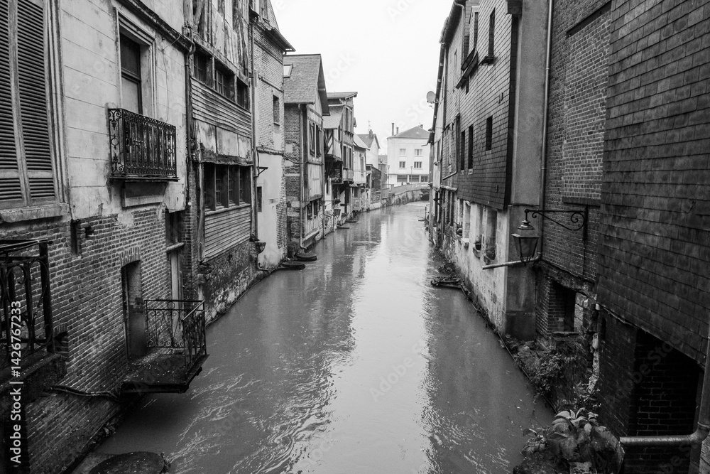 Fototapeta premium rue sur canal normandie