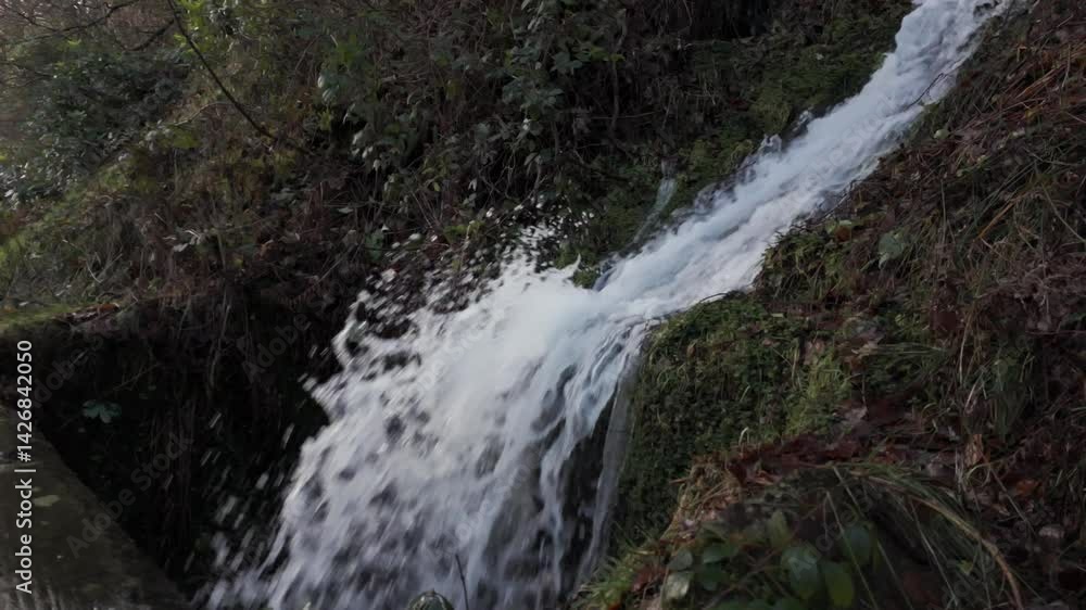 water flowing off the hillside into Derwent reservoir surrounded by vegetations in Hope valley water flowing off the hillside into Derwent reservoir surrounded by vegetations in Hope valley