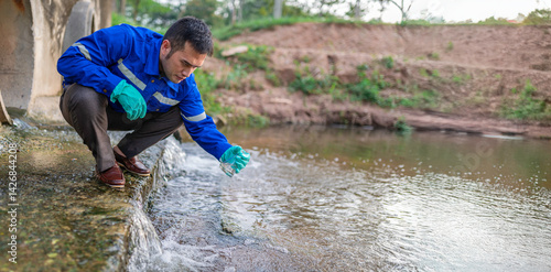 Obraz na płótnie Environmental engineers inspect water quality,Bring water to the lab for testing,Check the mineral content in water and soil,Check for contaminants in water sources. w salonie