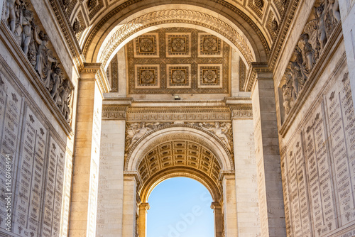 Obraz na płótnie Interiors of Triumphal arch (Arc de Triomphe) in Paris, France w salonie
