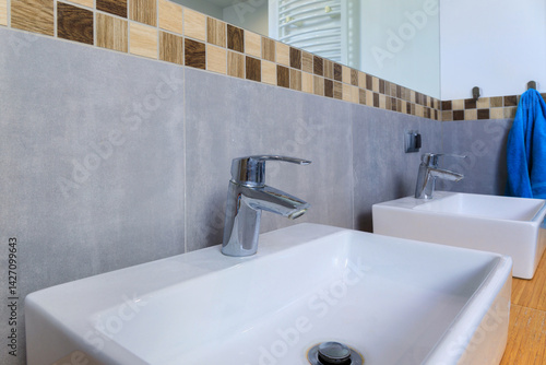 Obraz na płótnie Modern bathroom interior with gray tiles and wooden decors w salonie