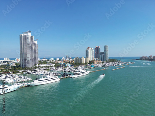 Obraz na płótnie Miami beach cityscape. Miami summer aerial view. Miami Beach shoreline. South Beach Miami aerial view. Blue ocean in Florida skyline. Miamis cityscape. Ocean coast. w salonie