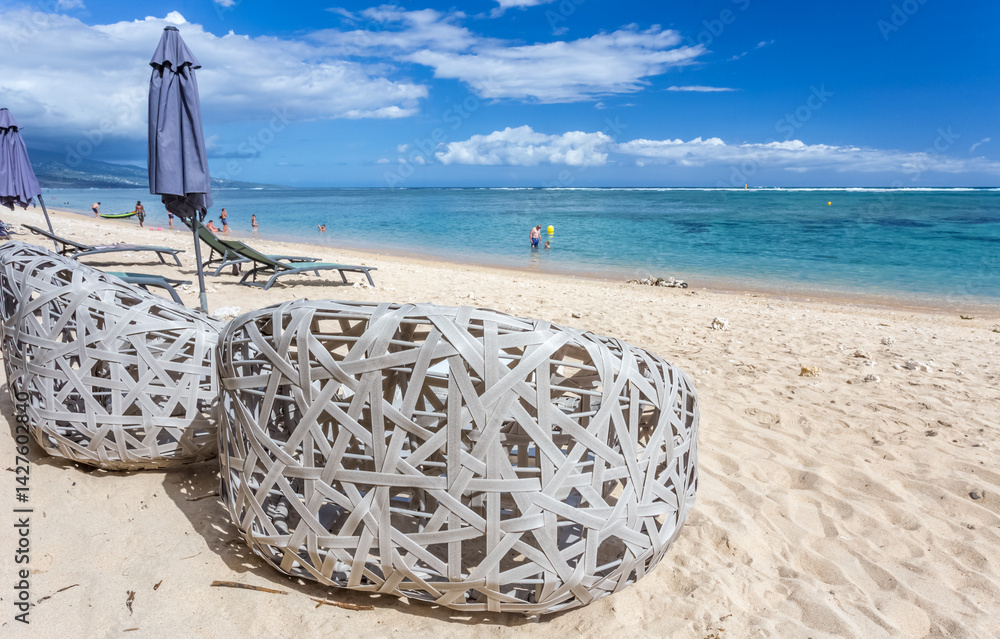 Fauteuils sur plage de la Saline, île de la Réunion
