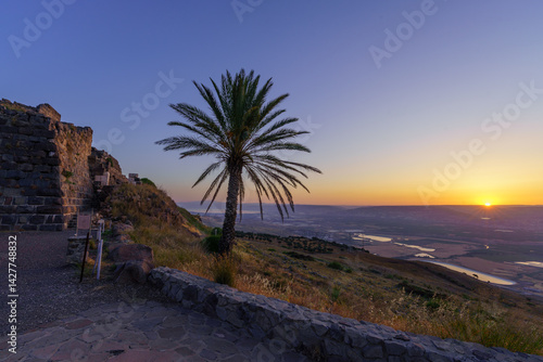 Obraz na płótnie Sunrise view of the crusader Belvoir Fortress w salonie