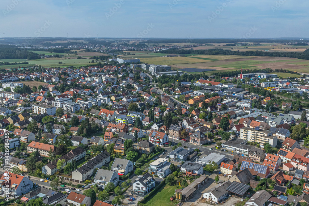 Die mittelfränkische Gemeinde Burgfarrnbach, Stadtteil von Fürth im Luftbild