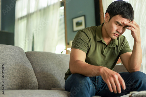 Slika na platnu domestic,sad serious illness man